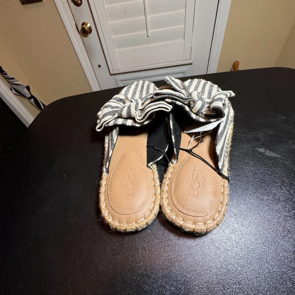 Loft size 10 espadrille slippers NWT with a bow